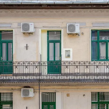 Kiraly No1 Apartment