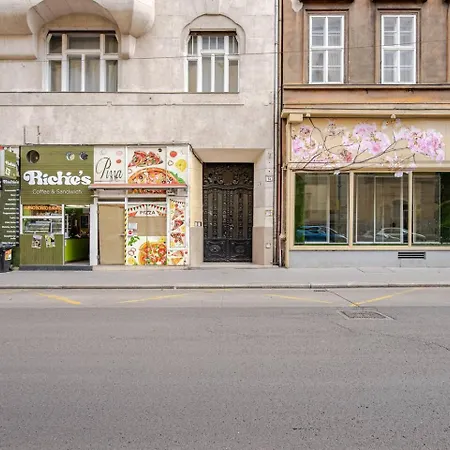 Kiraly No1 Apartment